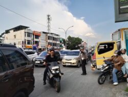 Personel Subsatgas Patroli dan Pengaturan Lalu Lintas Kembali Melakukan Pengaturan Lalin