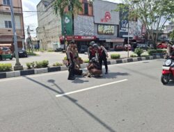 Respon Cepat, Personel Sat Samapta Polres Dumai Beri Pertolongan Korban Laka di Jalan Jenderal Sudirman