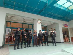 Ops Lilin LK 2024, Personel PRC Sat Brimob Polda Riau Patroli ke Pusat Keramaian