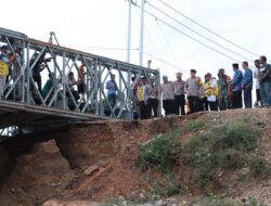 Tunjukkan Kepedulian, Kapolda Riau Tinjau Langsung Jalan Lonsor di Tanjung Alai