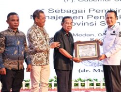 Pj Gubernur Sumut Agus Fatoni Terima Penghargaan Dari Organisasi Buruh Sebagai Tokoh Inovatif, Visioner dan Dialogis