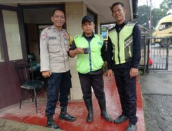 Bhabinkamtibmas Polsek Megamendung Sambangi Security Untuk Jaga Kamtibmas