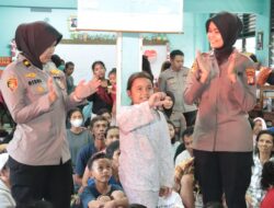 Polres Metro Jakarta Pusat berikan Trauma Healing untuk Korban Kebakaran di Kebon Kosong, Kemayoran