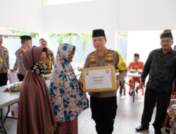 Jum’at Curhat Polda Riau di Kecamatan Tenayan Raya, Tim Berikan 25 Paket Sembako