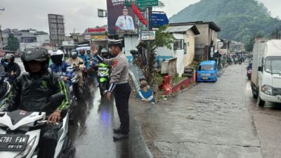 Personil Polsek Ciampea  Laksanakan Kegiatan Cooling System Pelayanan Publik Pengaturan Lalu-Lintas