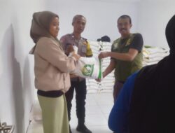 Giat Cooling System Monitoring Bhabinkamtibmas Polsek Cisarua Polres Bogor Dalam Pembagian Beras BAPENAS RI Untuk Warga