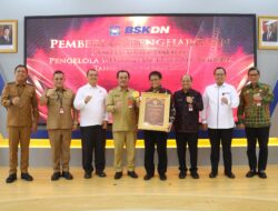 BSKDN Kemendagri Beri Penghargaan Kepada Pemerintah Daerah Dengan Kinerja Keuangan Terbaik