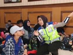 Ditlantas Polda Metro Beri Edukasi Lalu Lintas Kepada Siswa SLB Saraswati