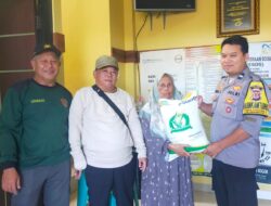 Polsek Megamendung Pantau Pembagian Beras dan Ajak Masyarakat Ciptakan Keamanan Bersama