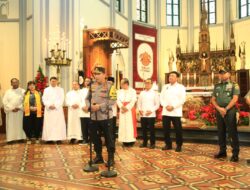 Misa Malam Natal Menkopolkam-Kapolri Sambangi Gereja Katedral Jakarta