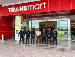 Subsatgas PRC Ops Lilin LK-2024 Sat Brimob Polda Riau Patroli Harkamtibmas ke Pusat Keramaian