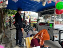 Personel Subsatgas Jibom Brimob Polda Riau Cooling System Kepada Masyarakat