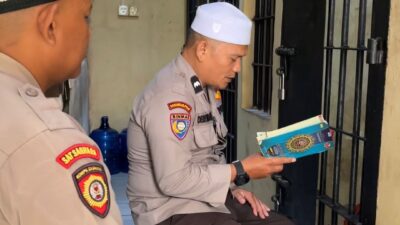 Polsek Senapelan Adakan Kegiatan Jumat Ceramah dan Mengaji untuk Para Tahanan