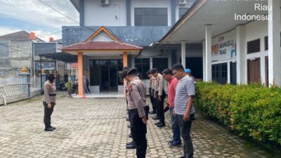 Personel Subsatgas PAM, Siaga Siang Malam di Kantor KPU dan Bawaslu Riau