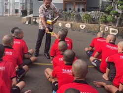 Laksanakan Program Jum’at Berkah Dirjenpas, Lapas Pemuda Tangerang ajak Tahanan Senam dan bagikan Roti dan Vitamin