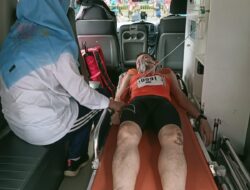 Anggota Ditpamobvit Polda Metro Jaya Sigap Tolong Masyarakat Yang Pingsan Di CFD Sudirman
