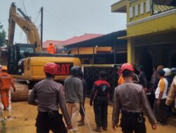 Respon Cepat Polda Kepri Evakuasi Bencana Alam Tanah Longsor Yang Menimpa Rumah Warga Di Tiban Koperasi