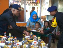 Brimob Polda Metro Jaya Bagikan Makanan Bergizi Gratis untuk Anak Jalanan di Karet