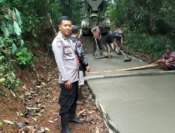 Bhabinkamtibmas Wilayah Hukum Polsek Tanjungsari  Giat Cooling Sistem Monitoring Pengecoran Jalan