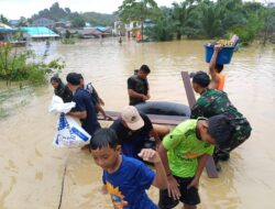 Satgas Pamtas RI-Malaysia Yonkav 12/BC Evakuasi Korban Banjir dan Longsor Di Wilayah Perbatasan