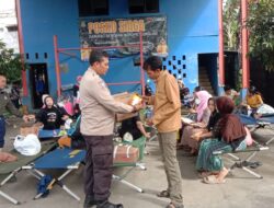 Penyaluran Bantuan Kepada Korban Terdampak Banjir Oleh Anggota Bhabinkamtibmas Polsek Benda
