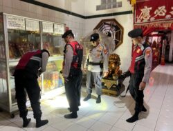Polres Nganjuk Terjunkan Tim Sterilisasi di Klenteng Jelang Perayaan Imlek 2025