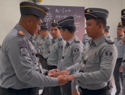 Kedisiplinan Pegawai, Kepala Rutan Bangil Pimpin Apel Pagi dan Cek Kerapihan Pegawai