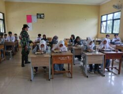 SPPG Pebayuran Salurkan Ribuan Porsi Makanan, Babinsa Pastikan Distribusi Tepat Sasaran