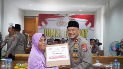Wakapolda Riau Jumat Curhat di Kecamatan Payung Sekaki