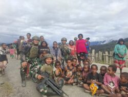 Berbagi Kasih Wujudkan Bahagia di Wilayah Papua Tengah, Satgas Yonif 112/DJ  Bagikan Pakaian dan Makanan di Yarmukum