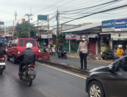 Personel Polsek Sukaraja Laksanakan Giat Cooling Sistem Pengaturan Lalu Lintas Wujud Pelayanan Publik