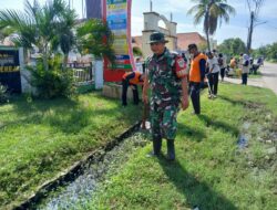 Khawatir Banjir Mengintai !! Koramil 11/Pebayuran Bertindak Cepat Bersihkan Saluran Air