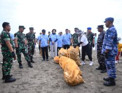Personel Lanud Sultan Hasanuddin Mengikuti Kegiatan Hari Peduli Sampah Nasional Tahun 2025 Di Kabupaten Bulukumba
