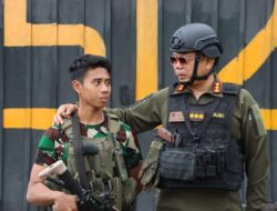 Jalin Sinergitas, Kasatgas Humas Operasi Damai Cartenz-2025 Kunjungi Pos Pamtas Yonif 512 di Oksibil