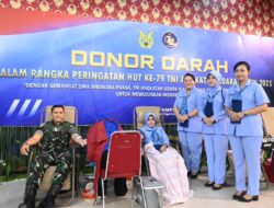 Jelang HUT Ke-79 TNI AU, Danlanud Bersama Ketua PIA Ardhya Garini Cabang 7/D.II Lanud Sultan Hasanuddin Melaksanakan Donor Darah