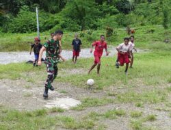 Tingkatkan Semangat Belajar Siswa, Satgas Yonif 131/BRS Menjadi Guru Bantu Di Perbatasan Papua