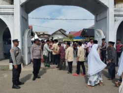 Ribuan Pelayat Padati Kuta Krueng, Polres Pidie Jaya Atur Keamanan dan Lalu Lintas