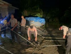 Polda Riau Kerahkan Semua Kekuatan Bantu Korban Banjir