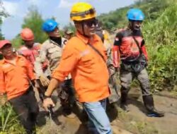 Kegiatan SAR, Polres Bogor, TNI dan Stakeholder Terkait Lainnya Dalam Pencairan Terhadap Korban Hanyut Pada Bencana Alam Di Puncak Buahkan Hasil