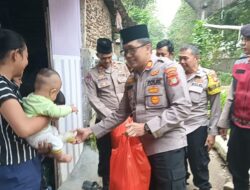 Berbagi Takjil di wilayah Slum Area oleh Kapolsek Neglasari dan Jajaran