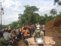 Langkah Cepat Dan Sinergitas Polsek Warungkiara Bersama Koramil  Atasi Longsor Cijambe Yang Sempat Memutus Akses Jalan Nasional