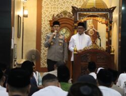 Pesan Waka Polres Metro Tangerang Kota Saat Tarawih Keliling di Periuk Bersama Forkopimda