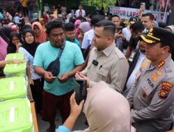 Anggota Komisi III DPR RI dan Kapolresta Salurkan Bantuan untuk Korban Banjir di Rumbai