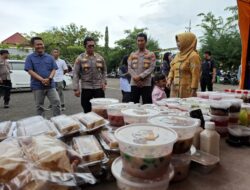 Polres Sampang Berbagi Kebahagiaan Saat Ramadhan, Gelar Pasar Murah dan Bagi-Bagi Takjil
