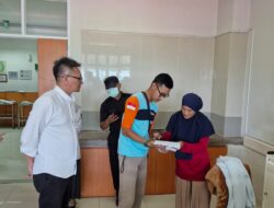 Sekolah Relawan Salurkan Zakat Untuk 200 Pasien Kelas 3 RSUD Kota Bogor