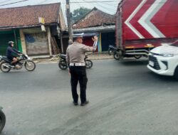 Anggota Polsek Ciampea Polres Bogor Laksanakan Kegiatan Cooling Sistem Pengaturan Lalulintas