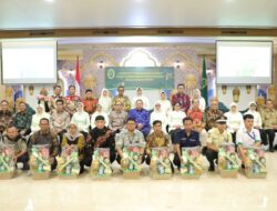 Roman Bahagia Satpam-Marbot Terima Paket Sembako dari Dharmayukti Karini MA