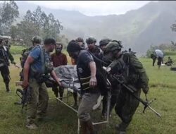 Polri dan TNI Berhasil Evakuasi Korban Serangan KKB di Distrik Anggruk