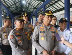 Kapolres Ingatkan Awak Bus di Terminal Poris Plawad Jaga Keselamatan Pemudik