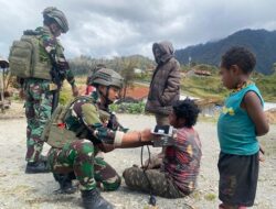 Program Ramadhan Sehat, Satgas Yonif 112/DJ Laksanakan Pelayanan Kesehatan Door To Door di Bulan Puasa